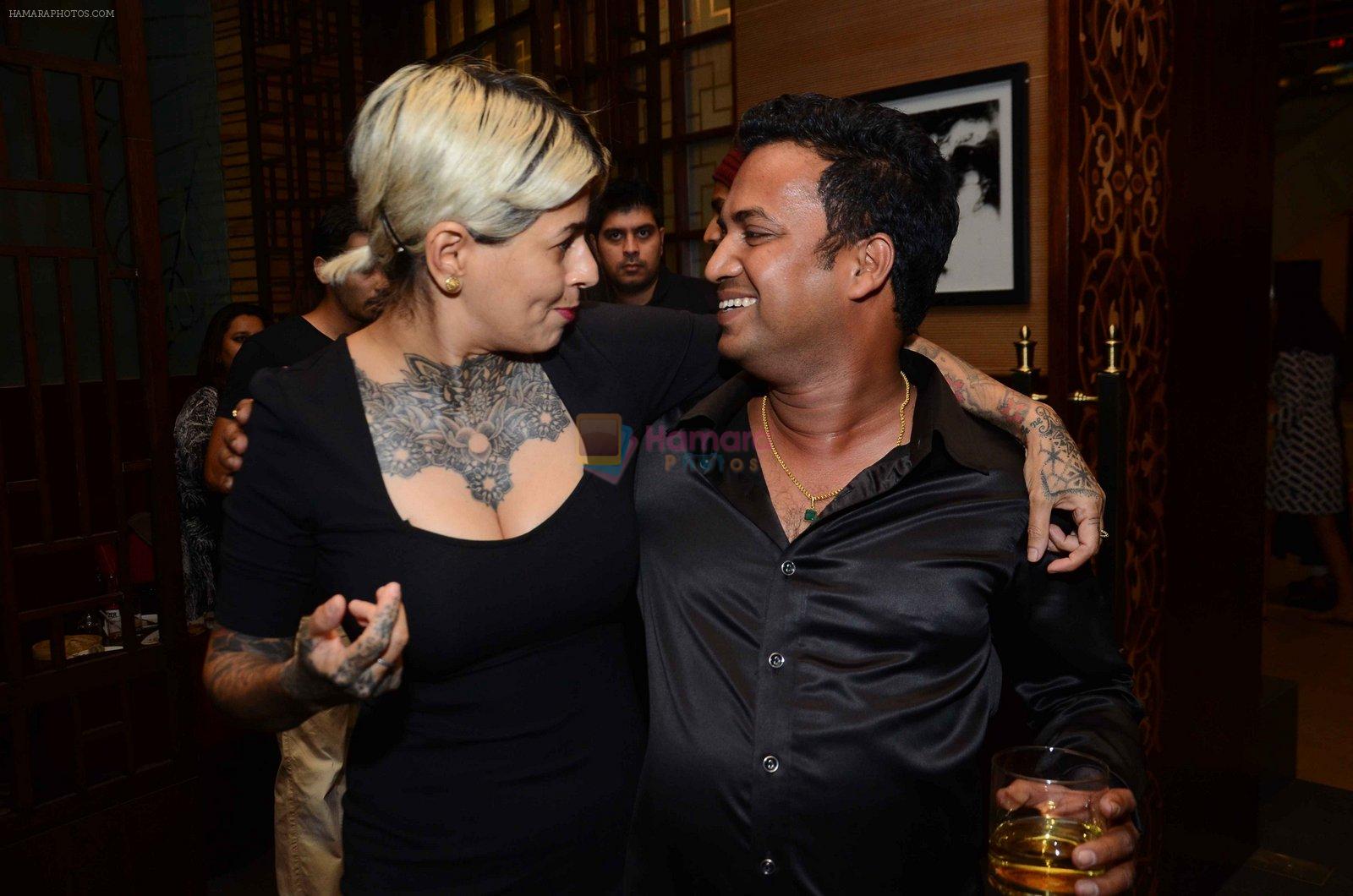 Sapna Bhavnani snapped with other hair stylists on 7th Feb 2016