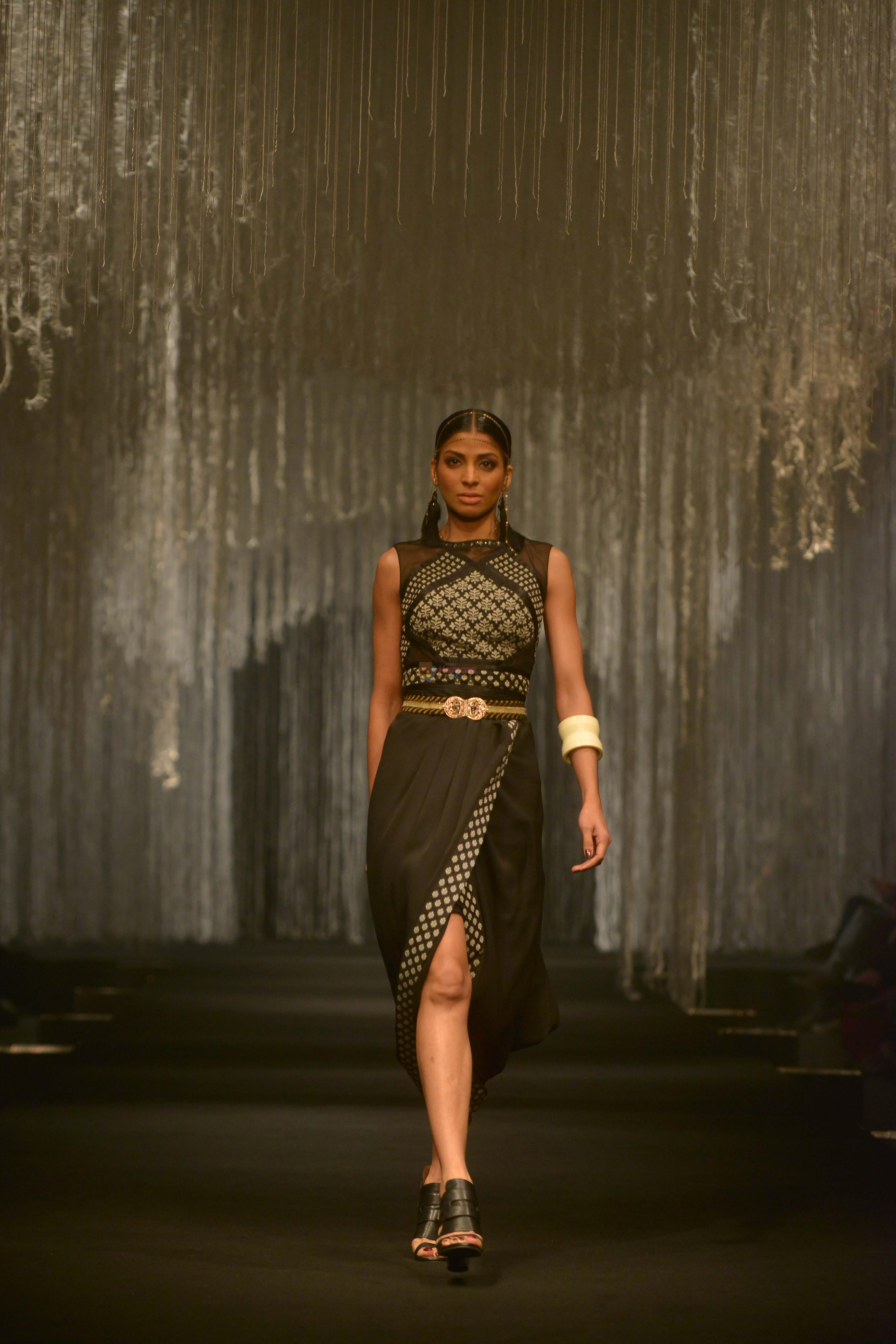 Model walk for Tarun in Mumbai on 7th Feb 2016