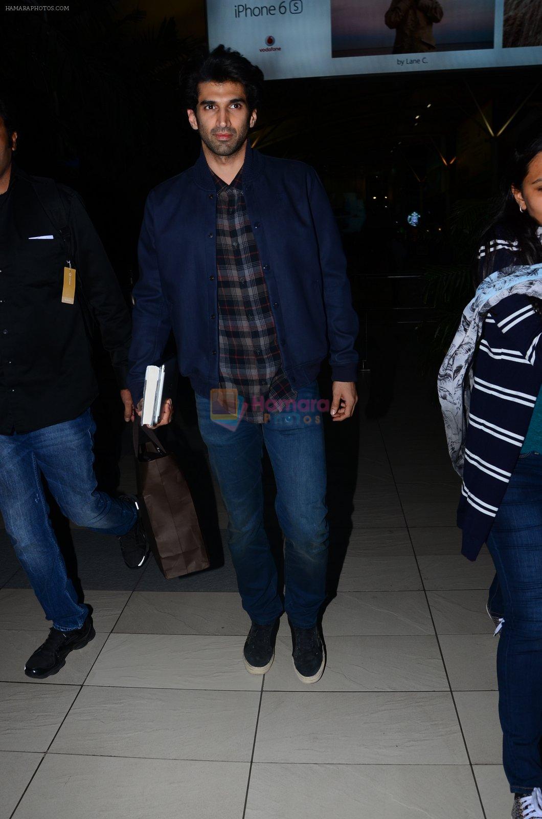 Aditya Roy Kapoor snapped in Mumbai on 8th Feb 2016