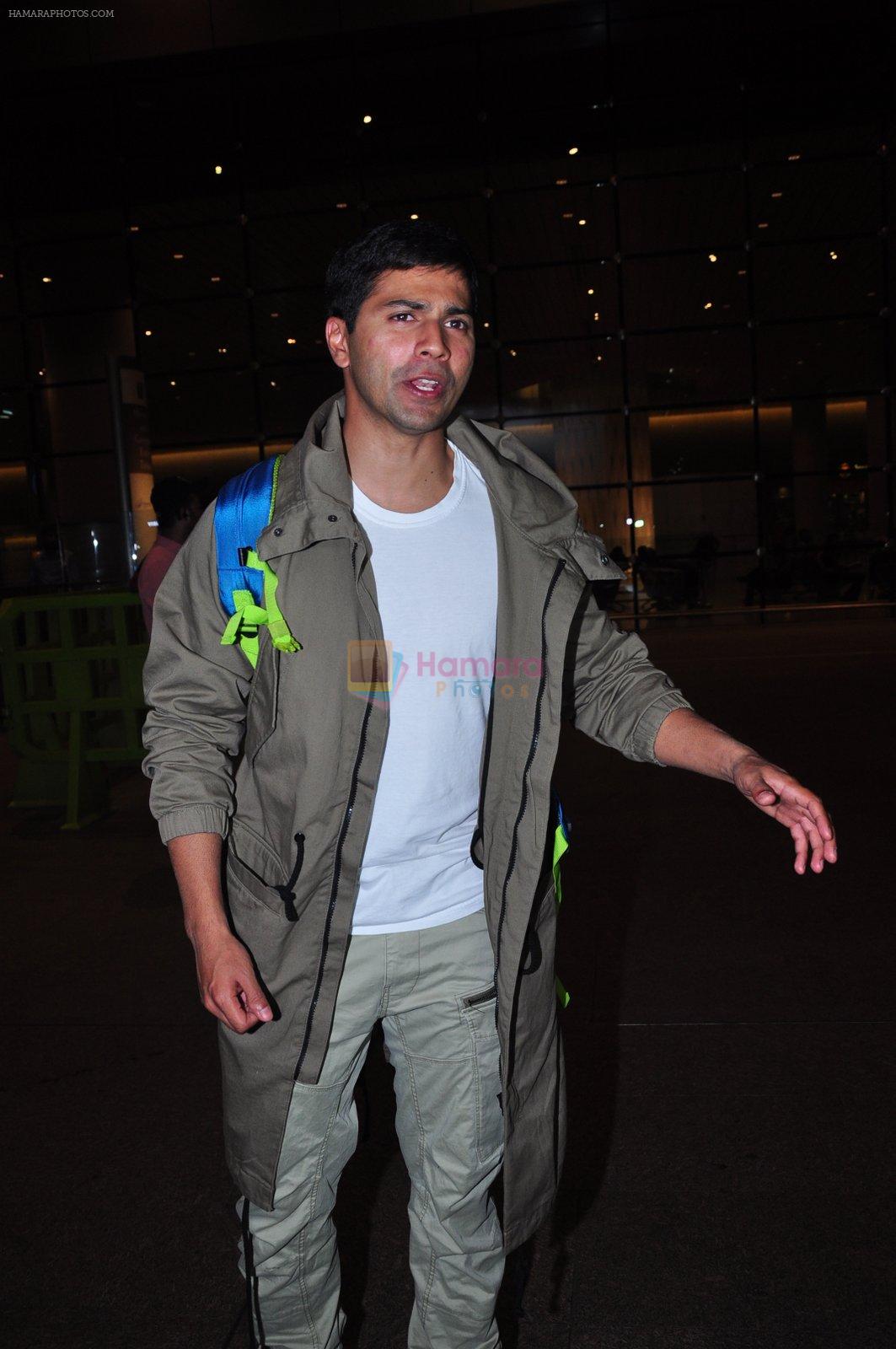 Varun Dhawan at international airport on 10th Feb 2016