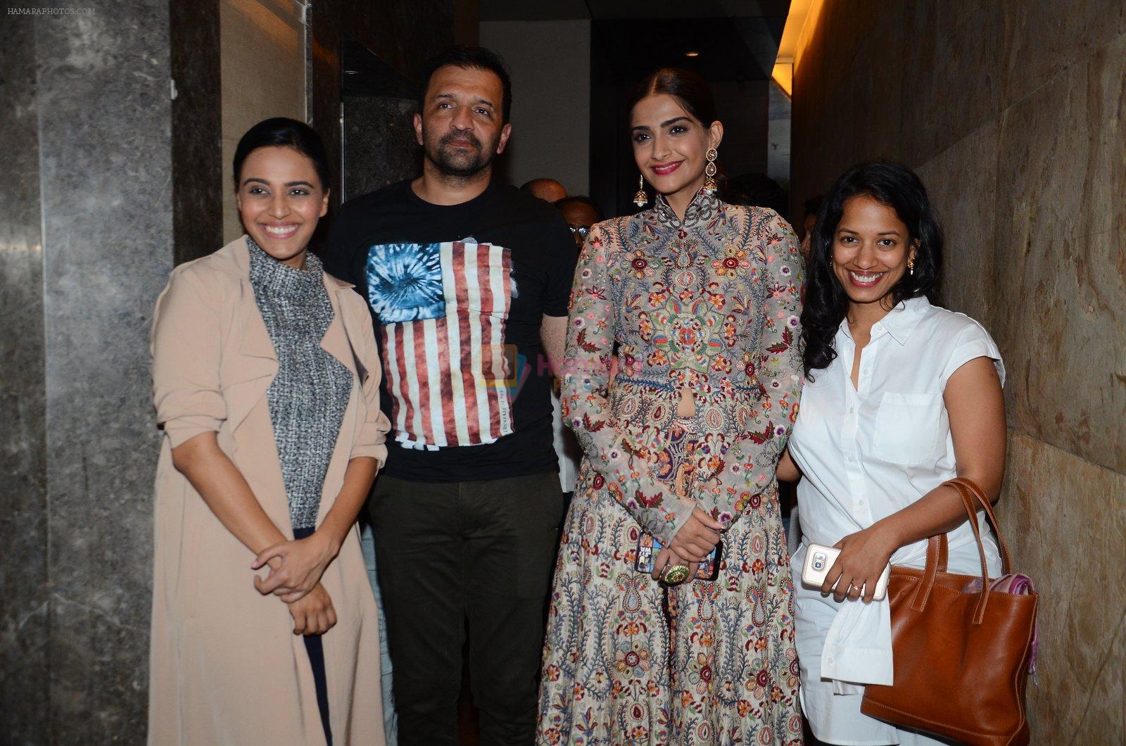 Sonam Kapoor, Swara Bhaskar, Atul Kasbekar at Neerja Screening in Mumbai on 12th Feb 2016
