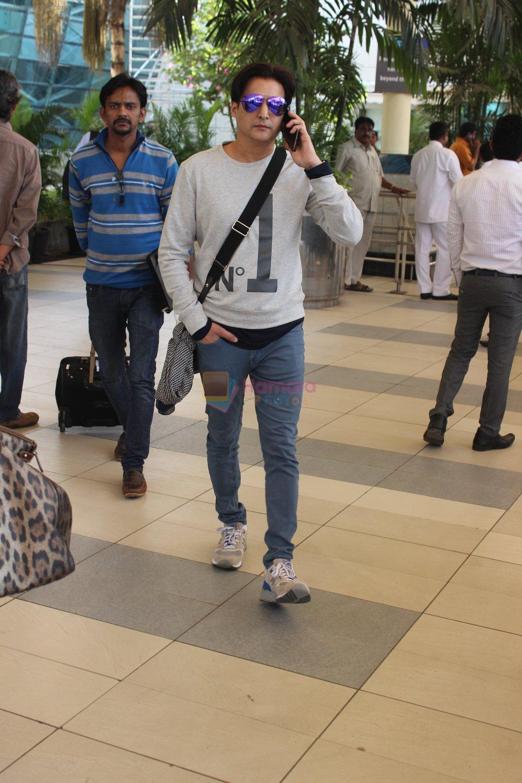 Jimmy Shergill snapped at airport on 12th Feb 2016