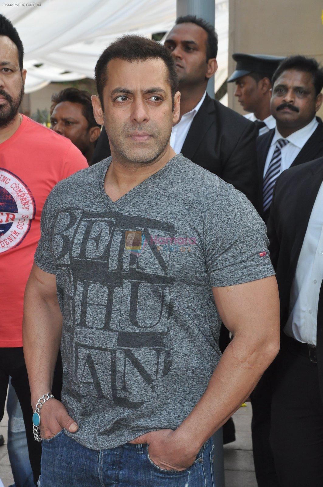 Salman Khan at Arpita Khan's Baby shower in Mumbai on 14th Feb 2016