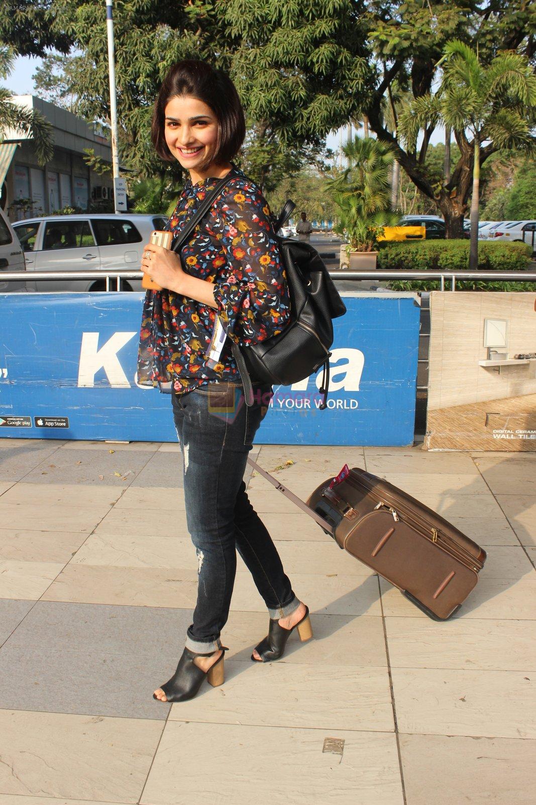 Prachi Desai snapped at airport on 14th Feb 2016