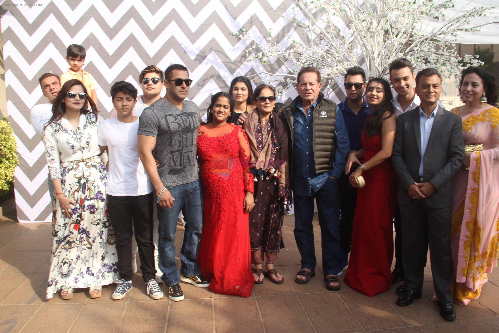 Salman Khan, Arpita Khan, Salim Khan, Salma Khan, Alvira Khan, Sohail Khan at Arpita Khan's Baby shower in Mumbai on 14th Feb 2016