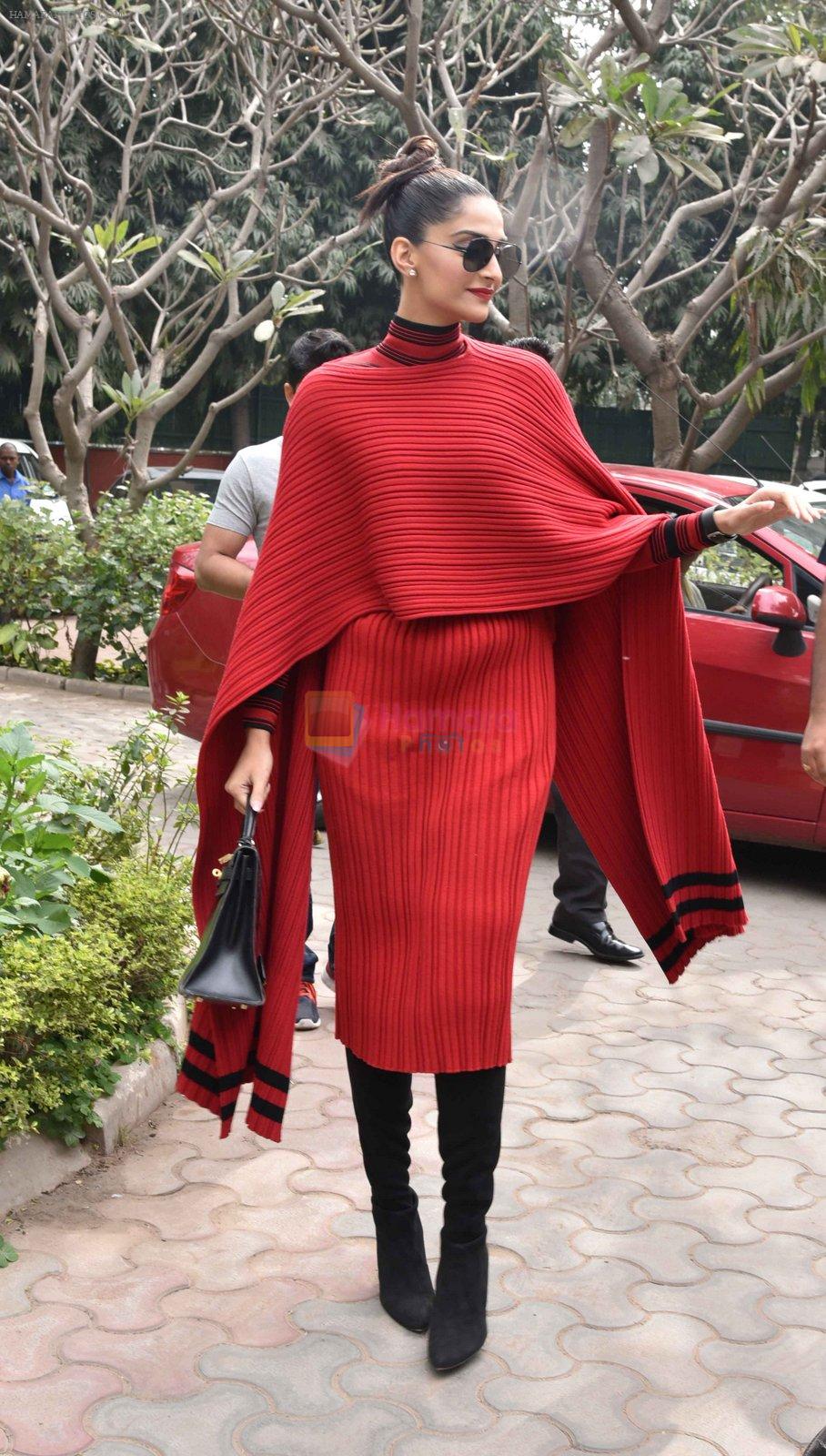 Sonam Kapoor promotes Neerja in Delhi on 15th Feb 2016