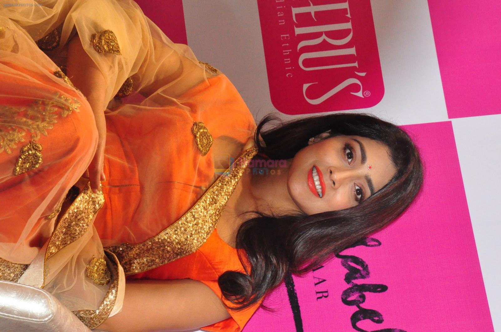 Shriya Saran at The Label Bazaar Curtain Raiser Event on 15th Feb 2016