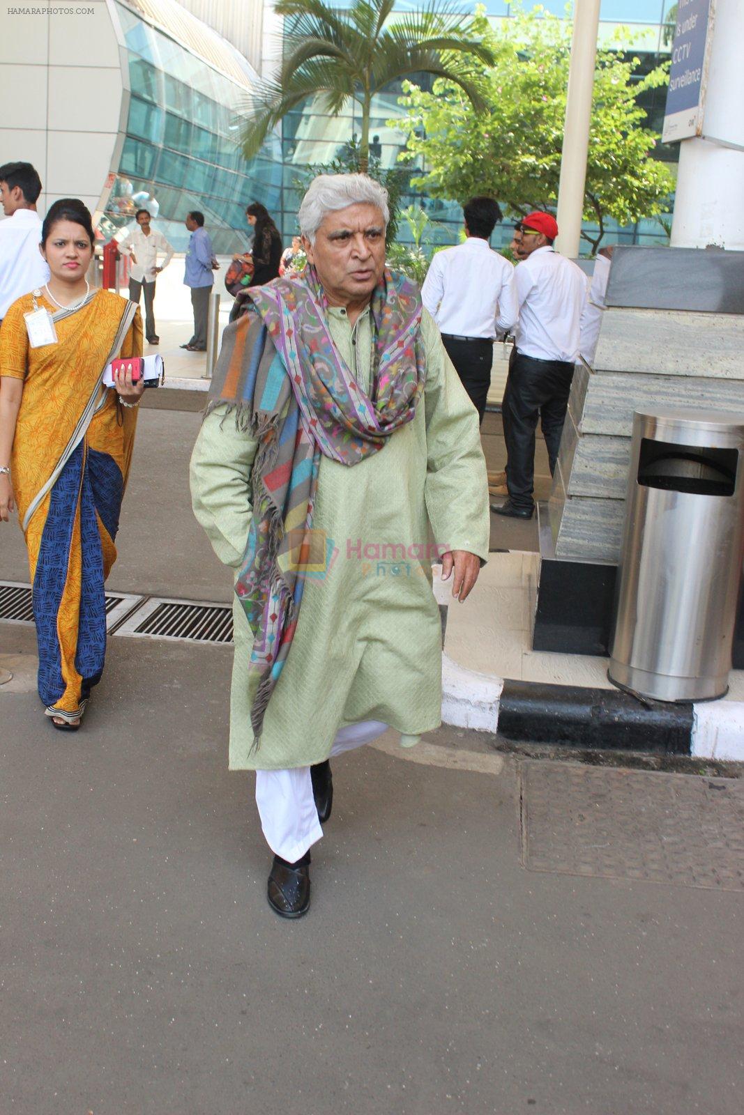 Javed Akhtar snapped at the airport on 16th Feb 2016