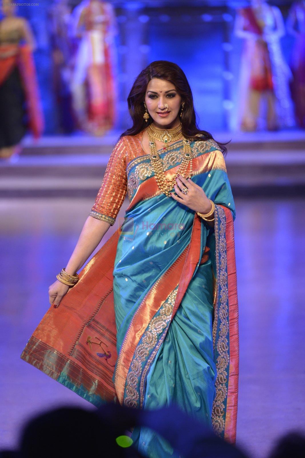 Sonali Bendre walk the ramp for Shaina NC Show at Make in India show at Prince of Wales Musuem with latest Bridal Couture in Mumbai on 17th Feb 2016