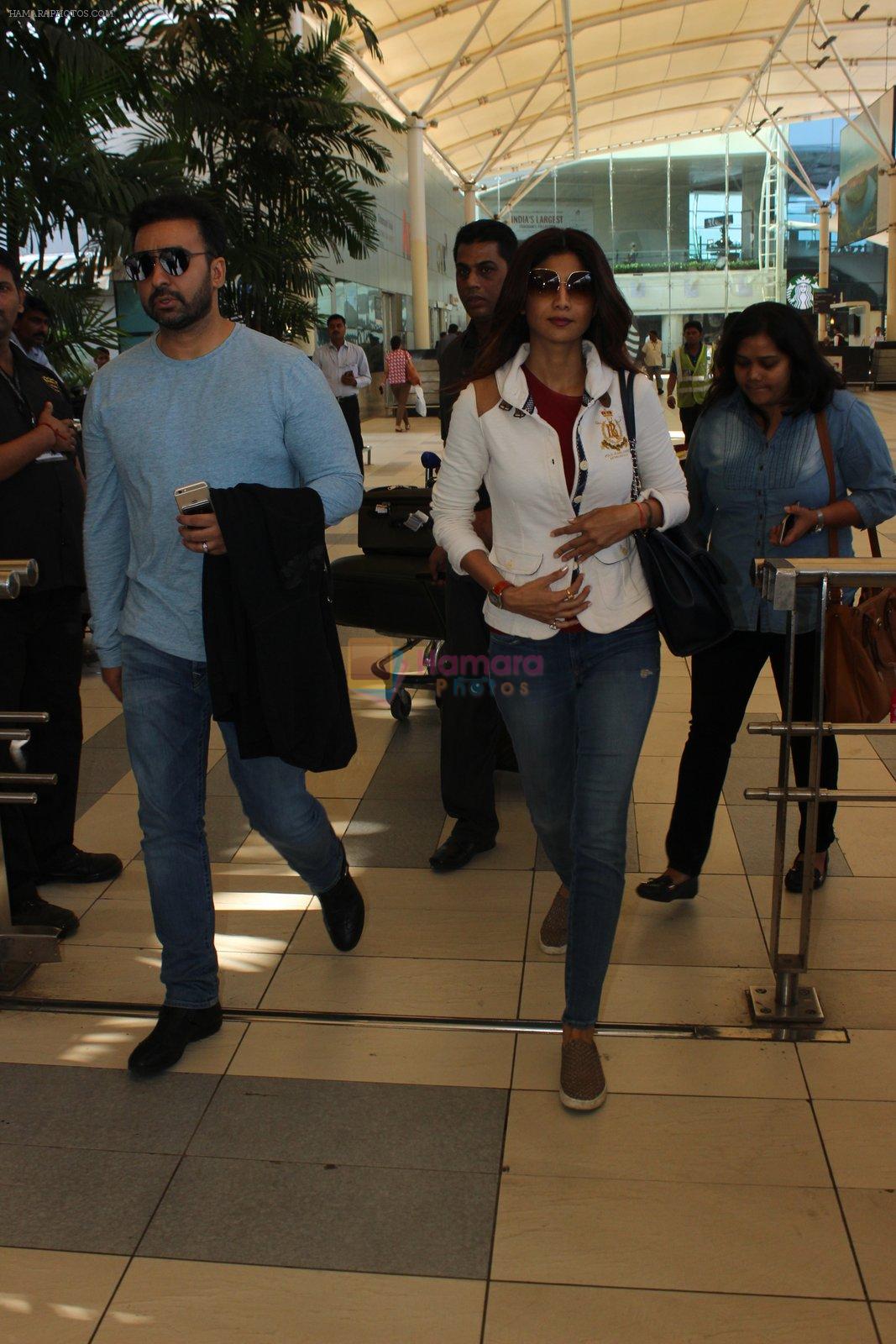 Shilpa Shetty, Raj Kundra snapped at airport in Mumbai on 18th Feb 2016