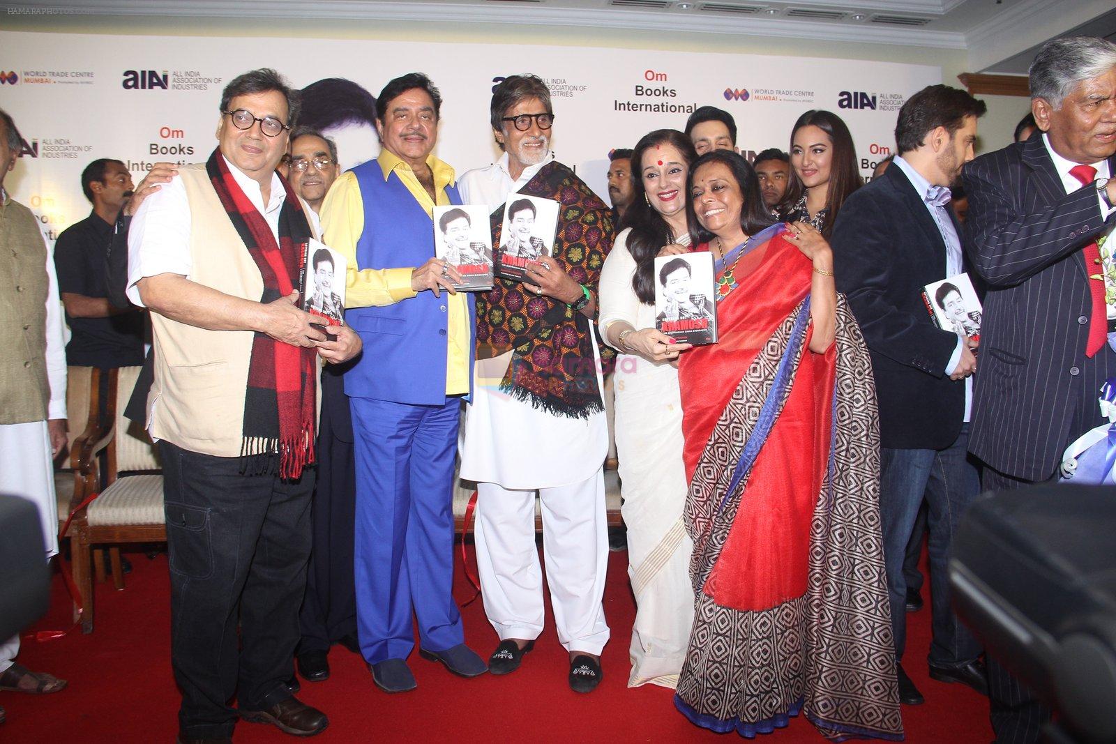 Sonakshi Sinha, Amitabh Bachchan, Poonam Sinha, Luv Sinha, Kush Sinha at Shatrughan's book launch in Mumbai on 19th Feb 2016