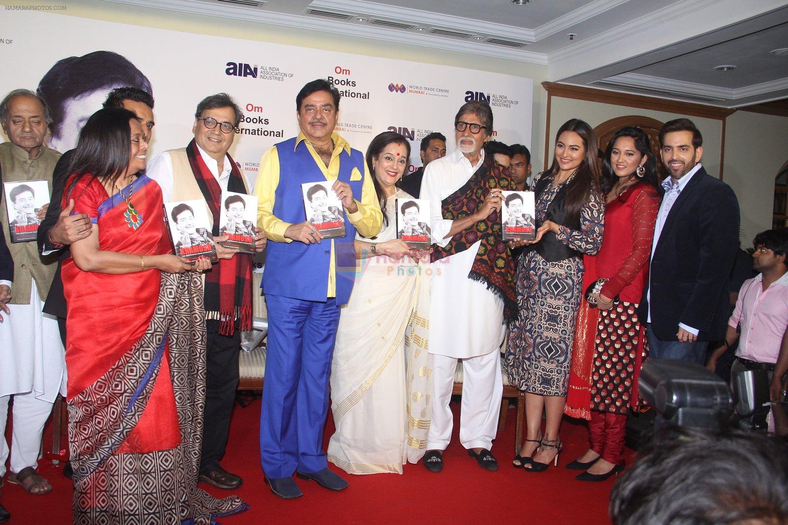 Sonakshi Sinha, Amitabh Bachchan, Poonam Sinha, Luv Sinha, Kush Sinha at Shatrughan's book launch in Mumbai on 19th Feb 2016
