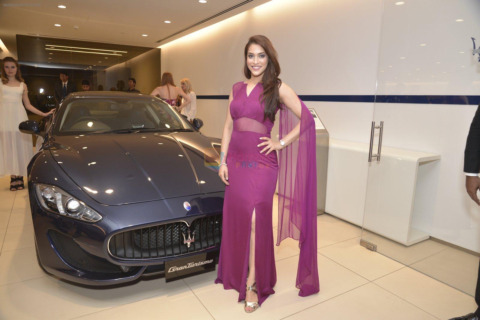 Rashmi Nigam at Sukhbir Bagga's Petal Maserati showroom launch  at Taj Hotel Airport in Mumbai on 20th Feb 2016