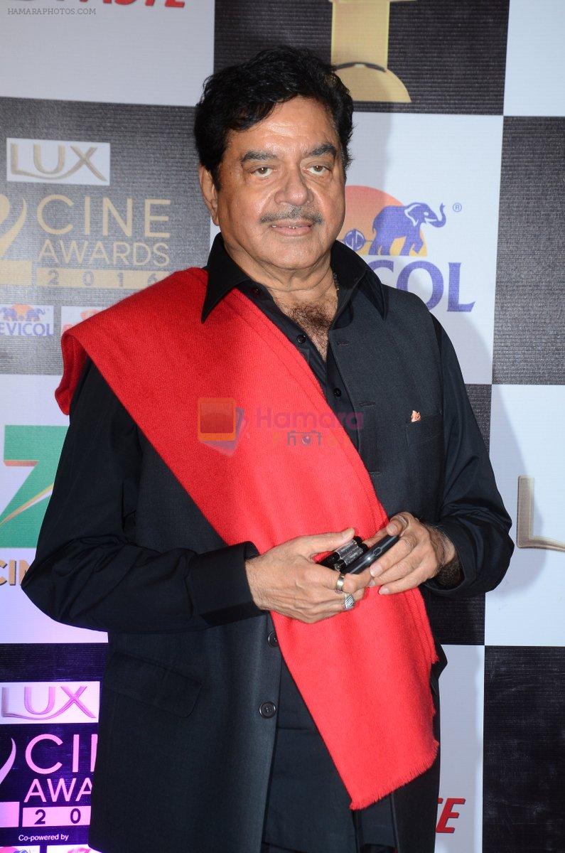 Shatrughan Sinha at zee cine awards 2016 on 20th Feb 2016