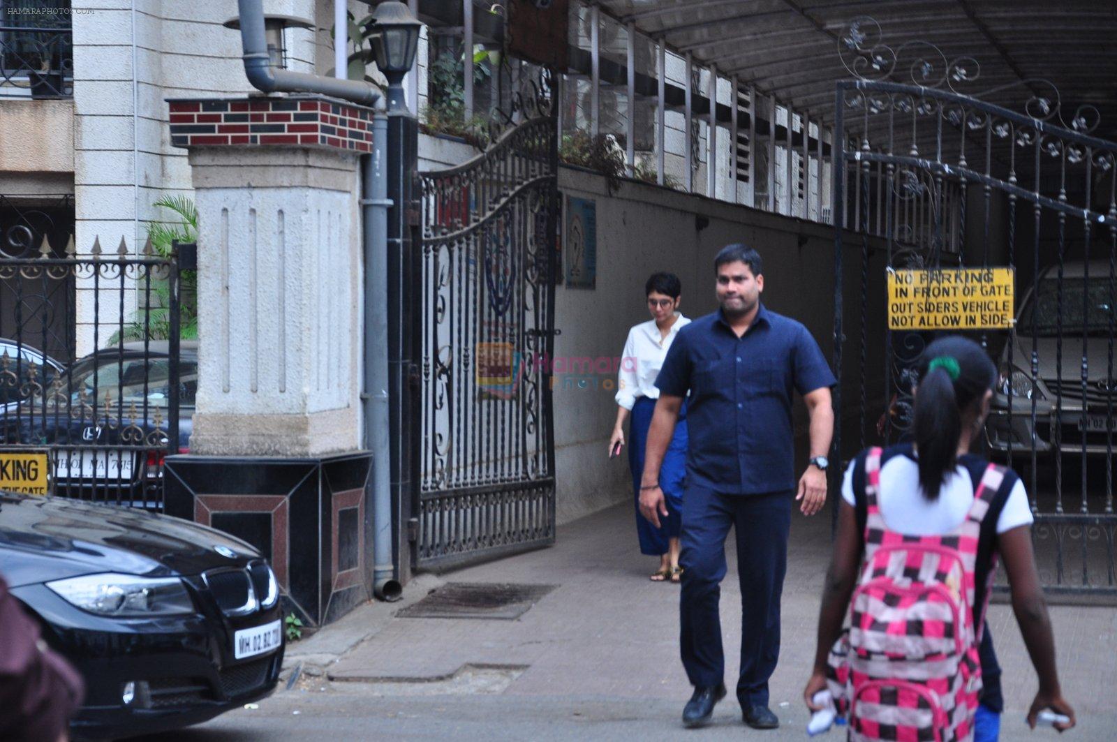Kiran Rao snapped leaving Karan Johar's house in Mumbai on 20th Feb 2016