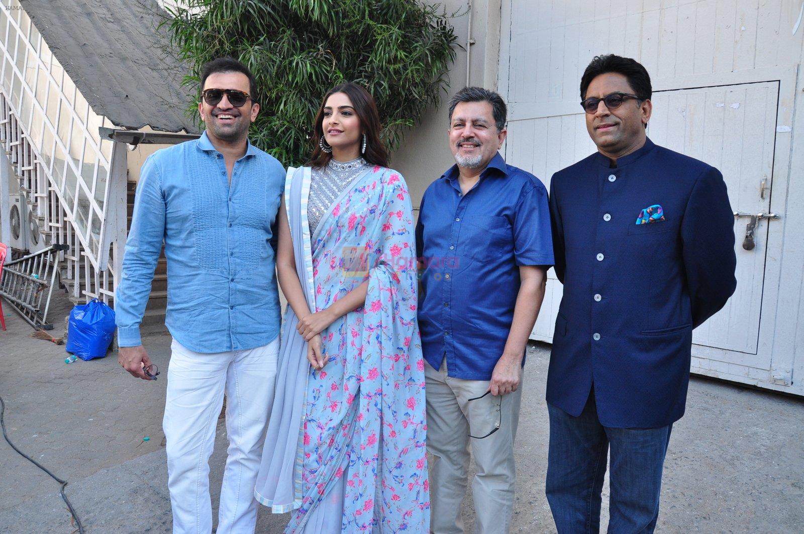 Sonam Kapoor, Atul Kasbekar, Ram Madhvani promotes Neerja in Mumbai on 21st Feb 2016