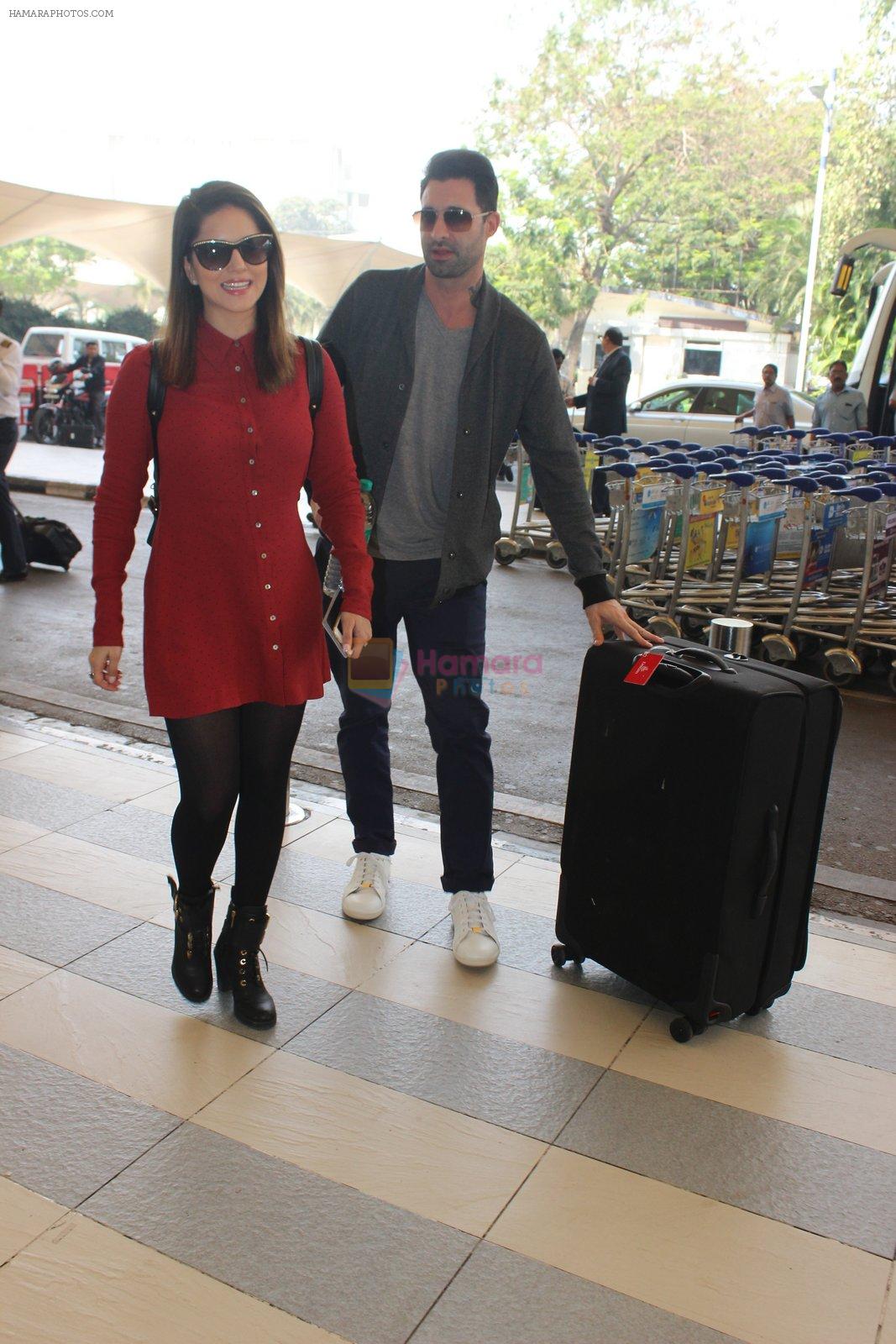 Sunny Leone snapped at airport on 21st Feb 2016