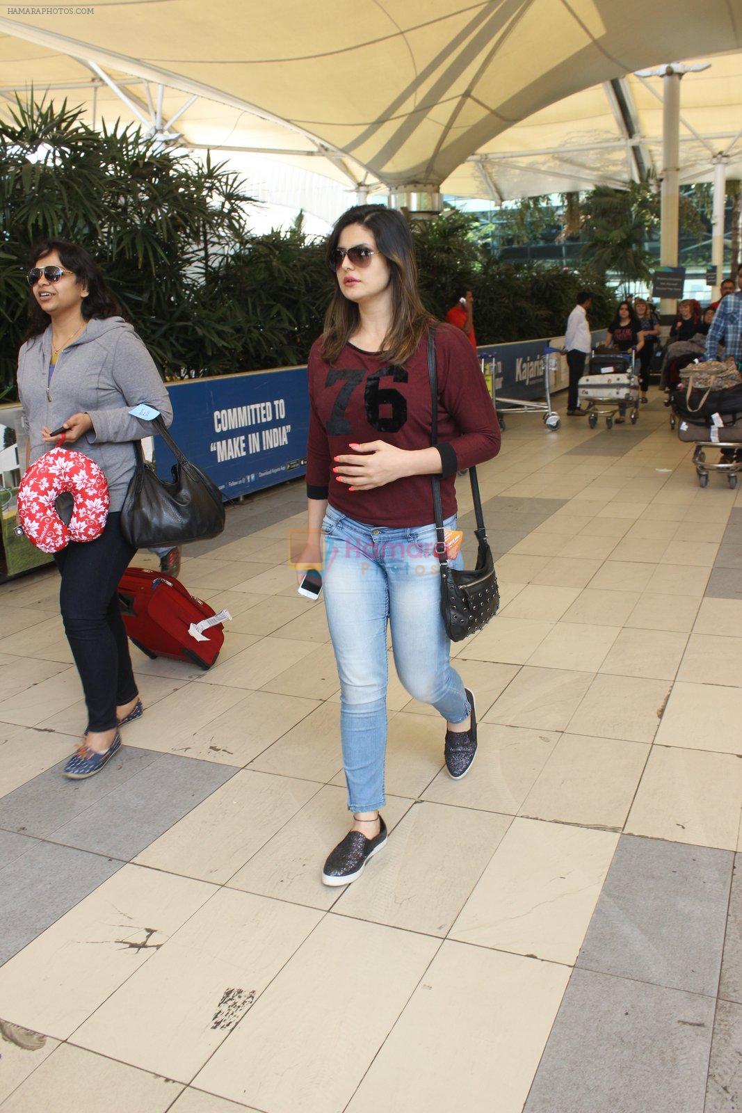 Zarine Khan snapped at airport on 22nd Feb 2016