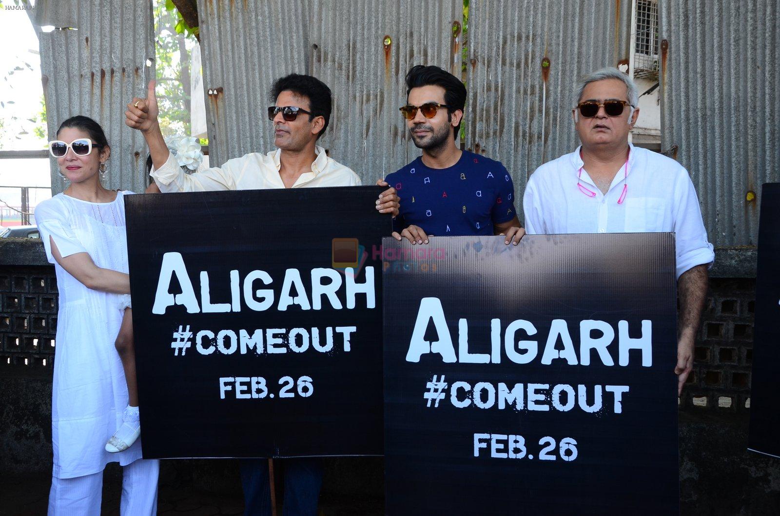 Manoj Bajpai,Rajkummar Rao, Hansal Mehta, Neha at Aligarh promotions at Juhu circle on 23rd Feb 2016