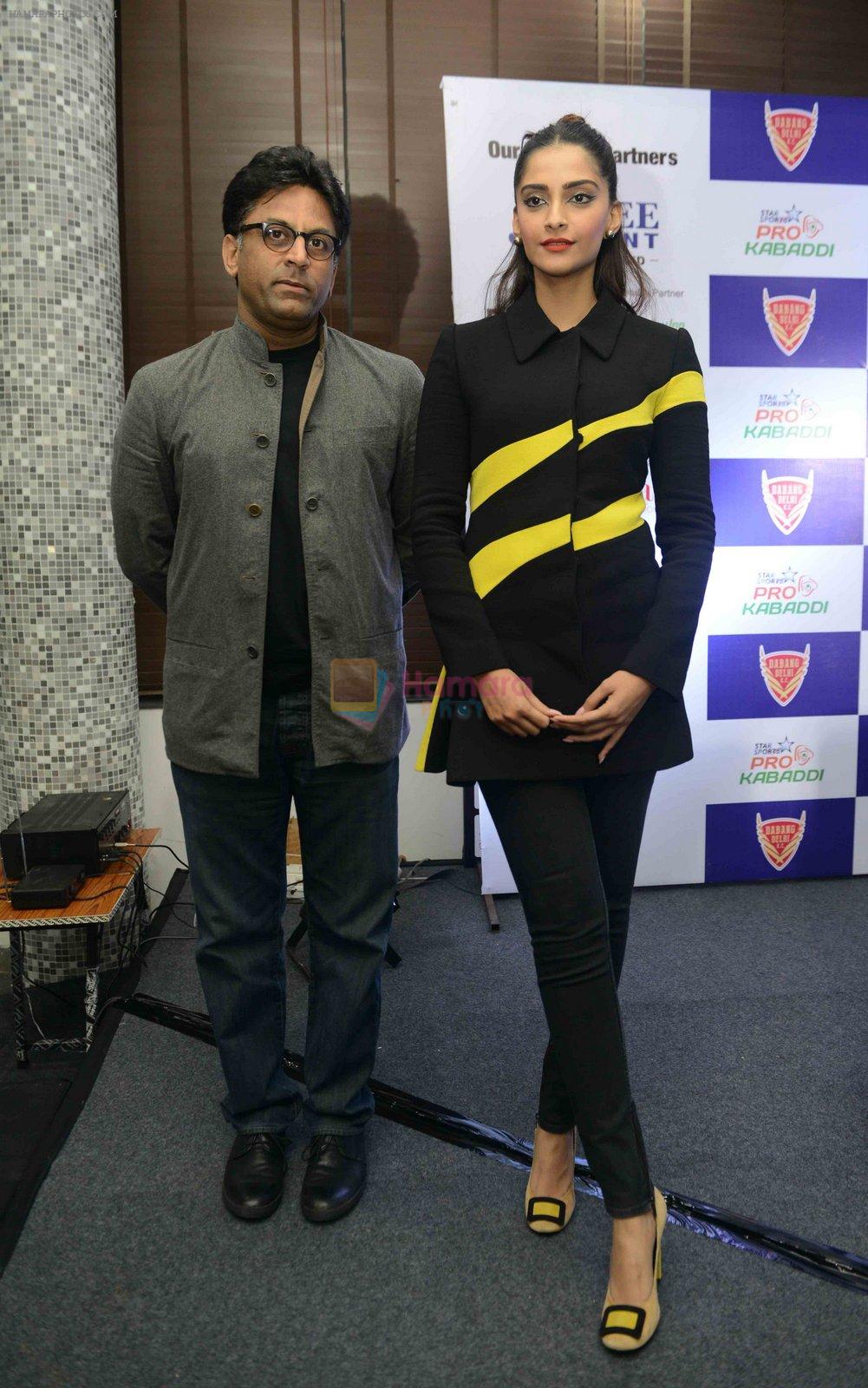 Sonam Kapoor at Pro Kabaddi match in Delhi on 24th Feb 2016