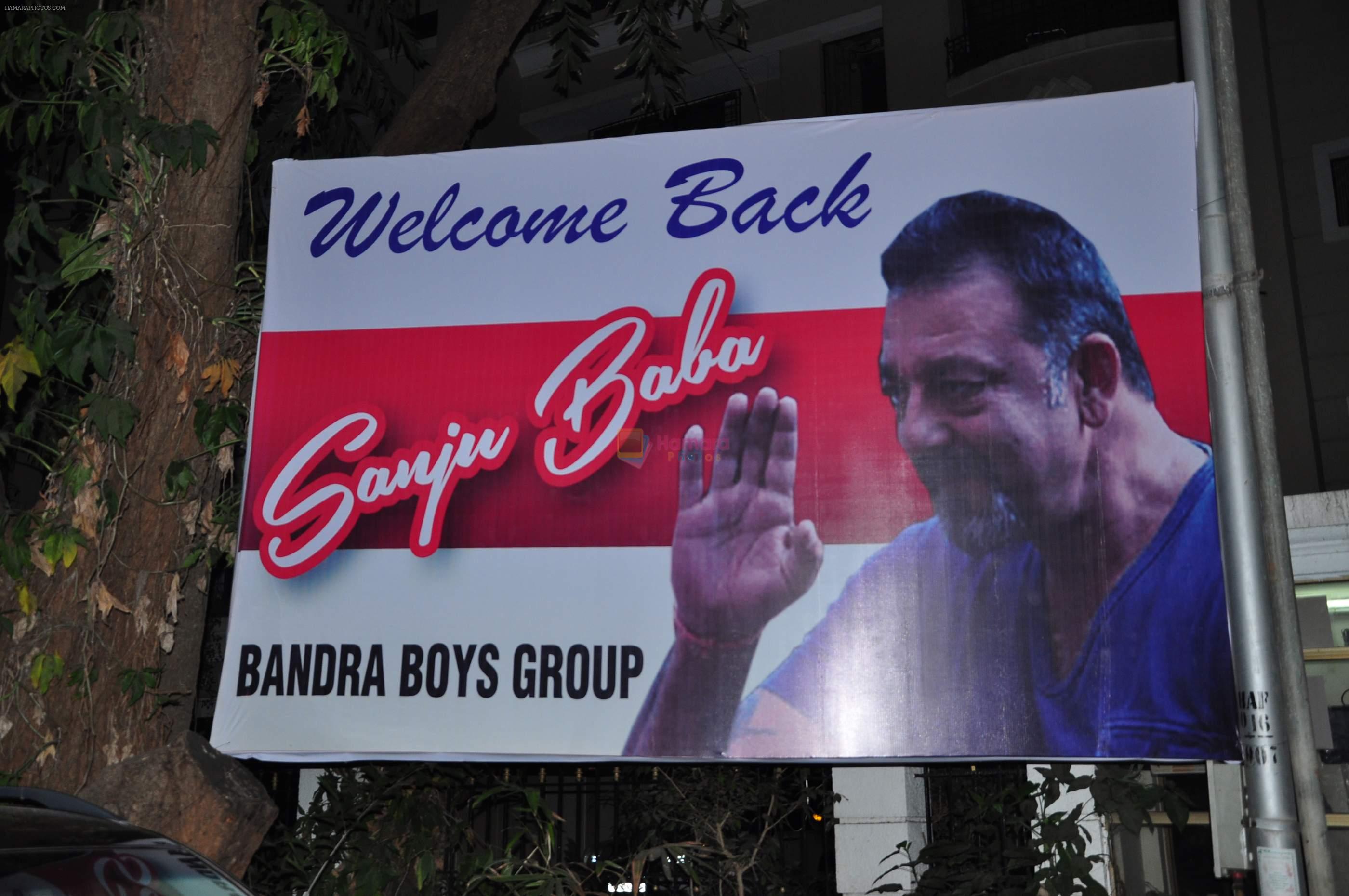 Sanjay Dutt's welcome outside his house on 24th Feb 2016