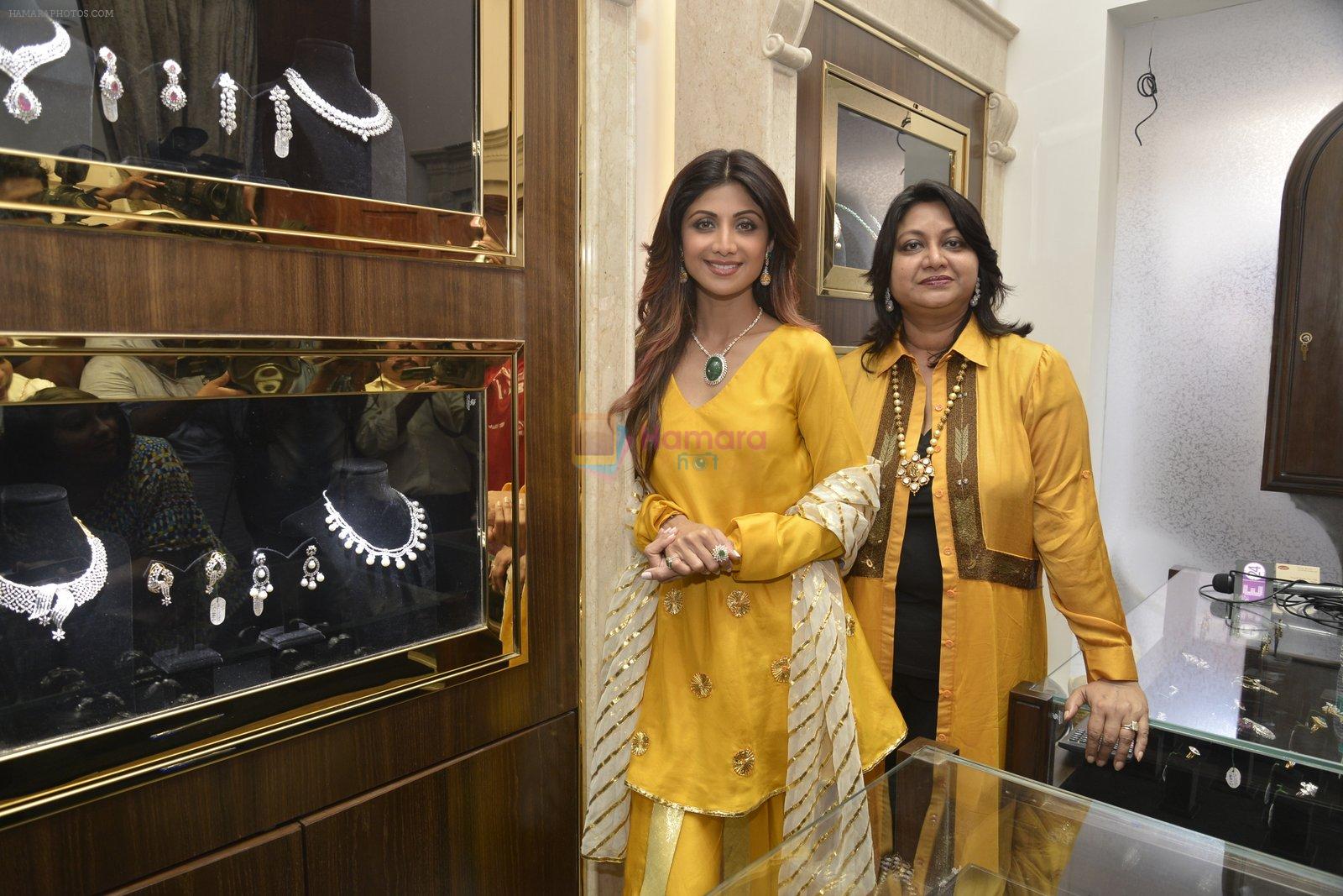 Shilpa Shetty at Diagold store on 25th Feb 2016