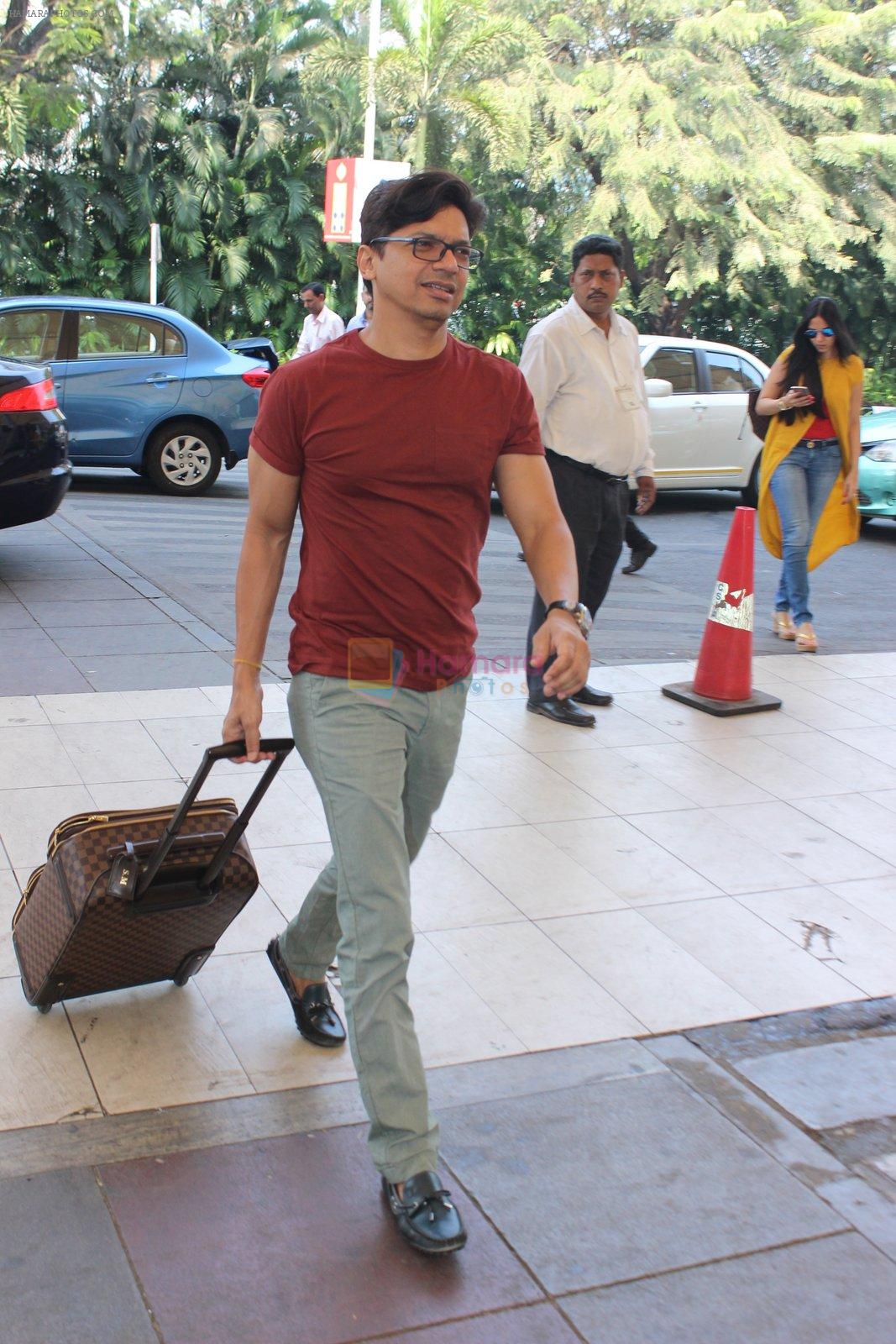 Shaan snapped at the airport in Mumbai on 26th Feb 2016