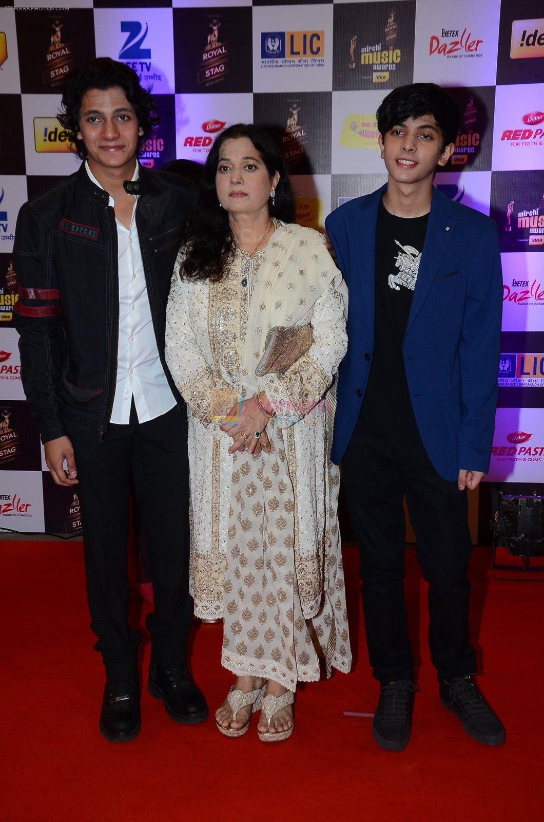 Vijayta Pandit at radio mirchi awards red carpet in Mumbai on 29th Feb 2016