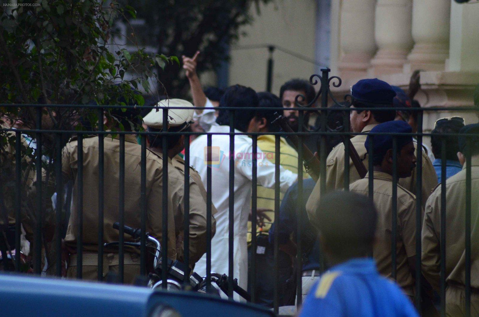 Shahrukh Khan snapped on the sets of his new film at Dadar on 28th Feb 2016