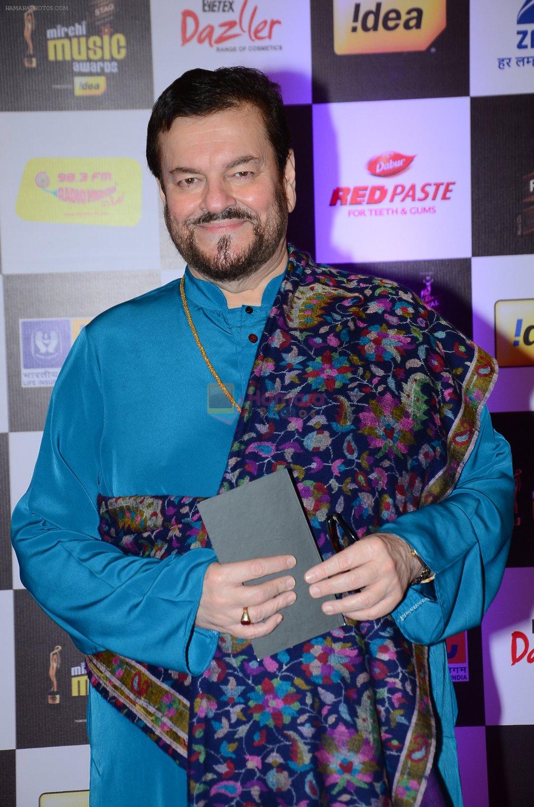 Nitin Mukesh at radio mirchi awards red carpet in Mumbai on 29th Feb 2016