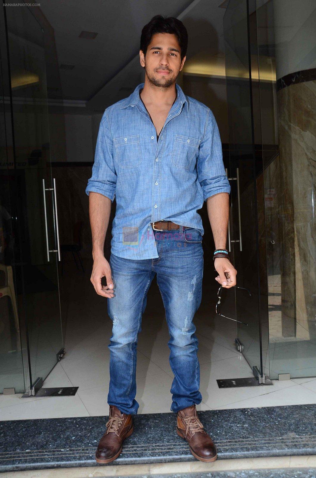 Sidharth Malhotra snapped outisde radio station on 3rd March 2016