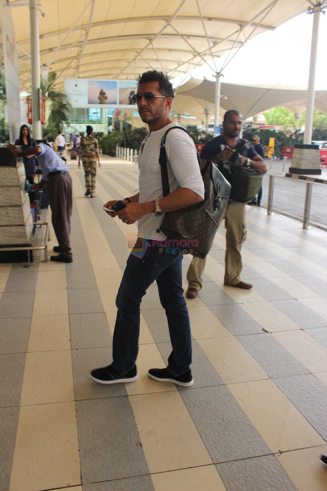 Ritesh Sidhwani snapped at airport on 4th March 2016