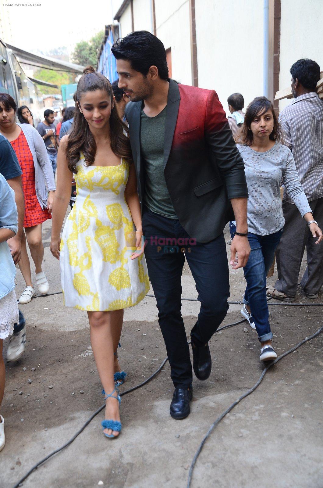 Alia Bhatt, Sidharth Malhotra at Kapoor N Sons promotions on Comedy Bachao on 4th March 2016
