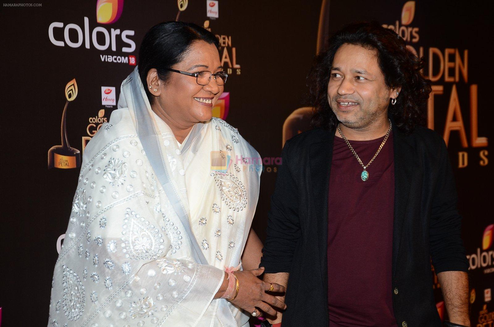 Kailash Kher at Golden Petal Awards in Mumbai on 6th March 2016