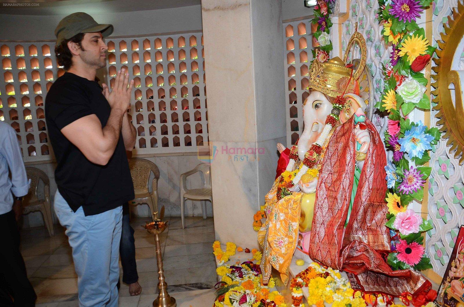 Hrithik Roshan and family snapped at Shiv Ratri celebrations on 7th March 2016