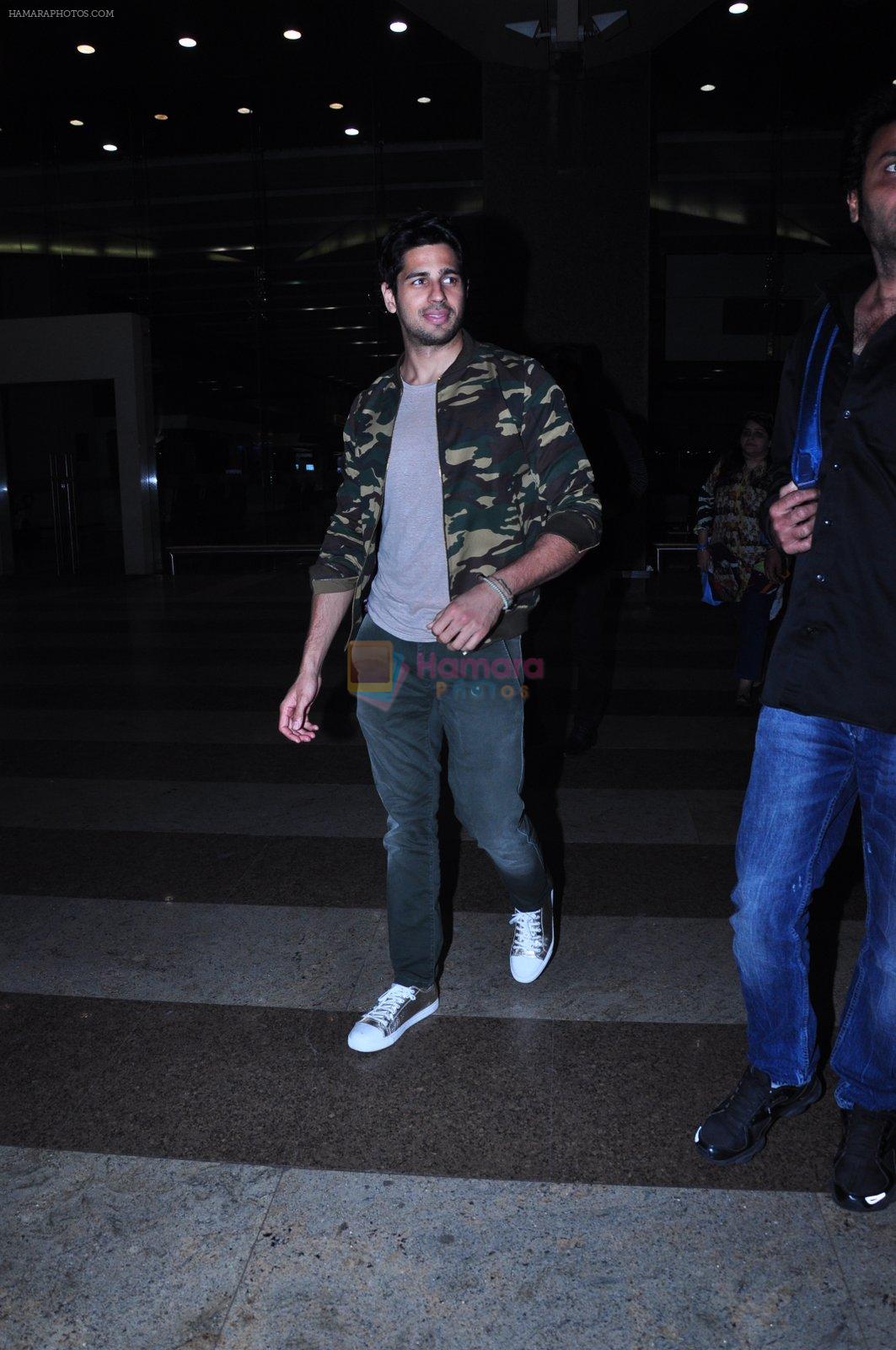 Sidharth Malhotra return from Kapoor & Sons promotions on 10th March 2016