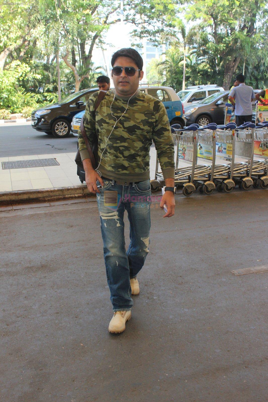 Kapil Sharma snapped at airport on 10th March 2016