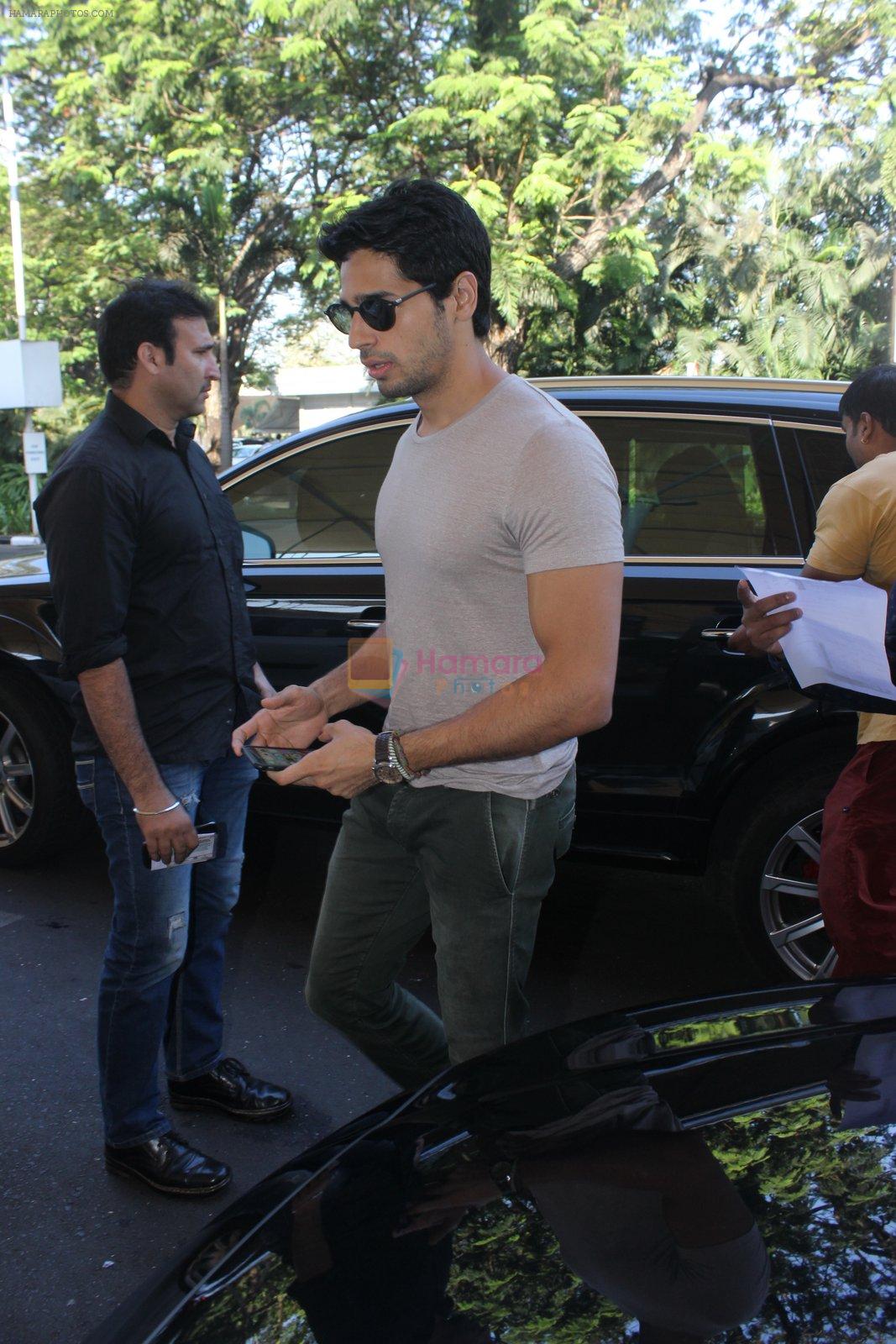 Sidharth Malhotra snapped at airport on 10th March 2016