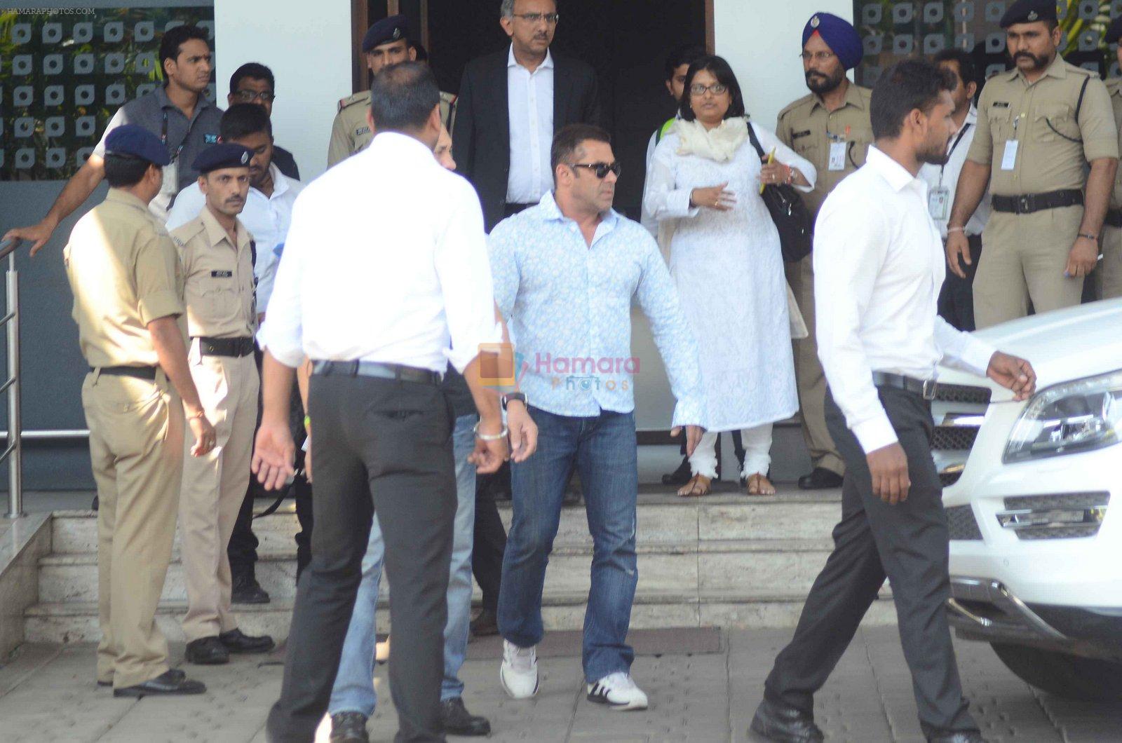 Salman Khan returns from Jodhpur on 10th March 2016
