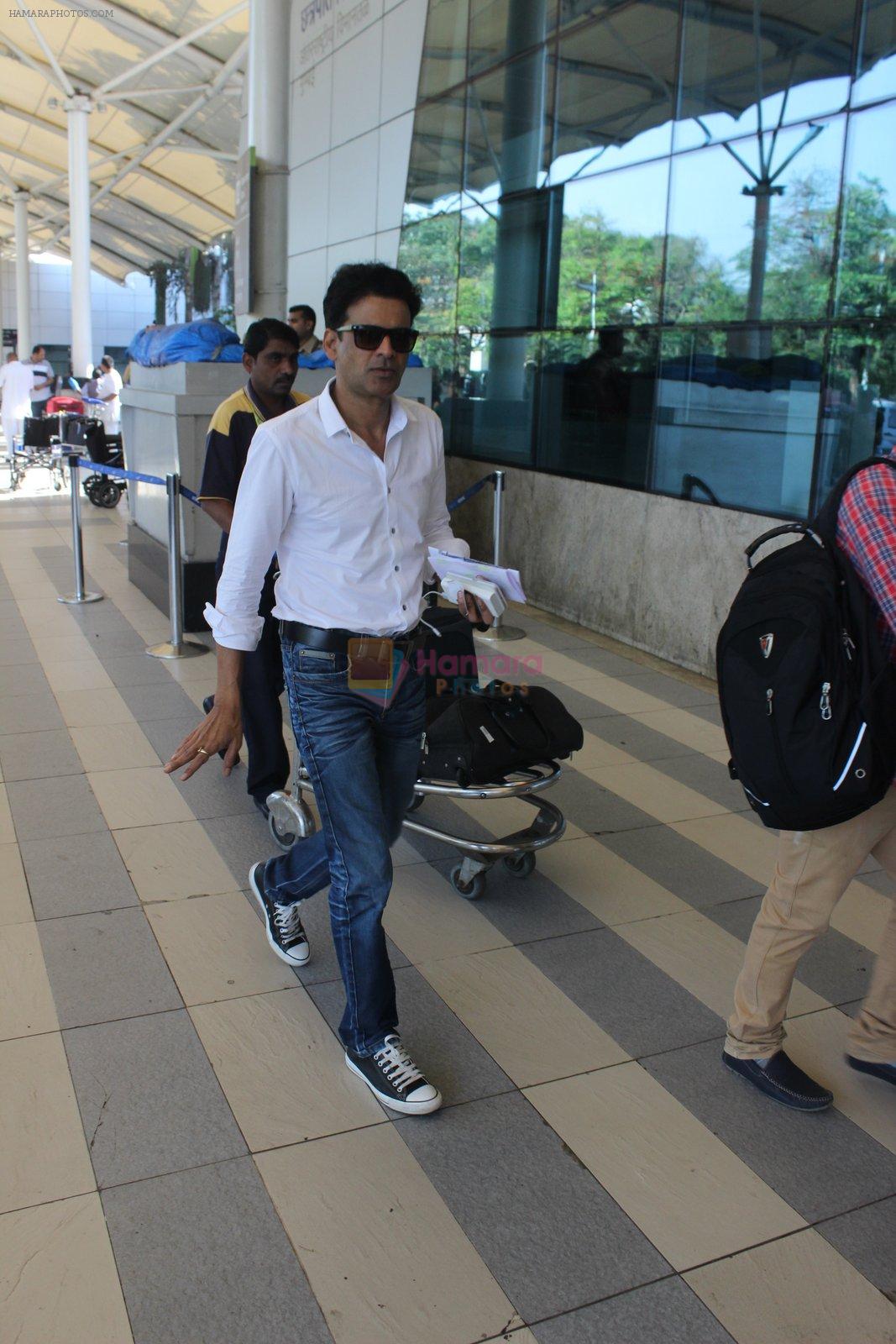 Manoj Bajpai snapped at airport on 10th March 2016