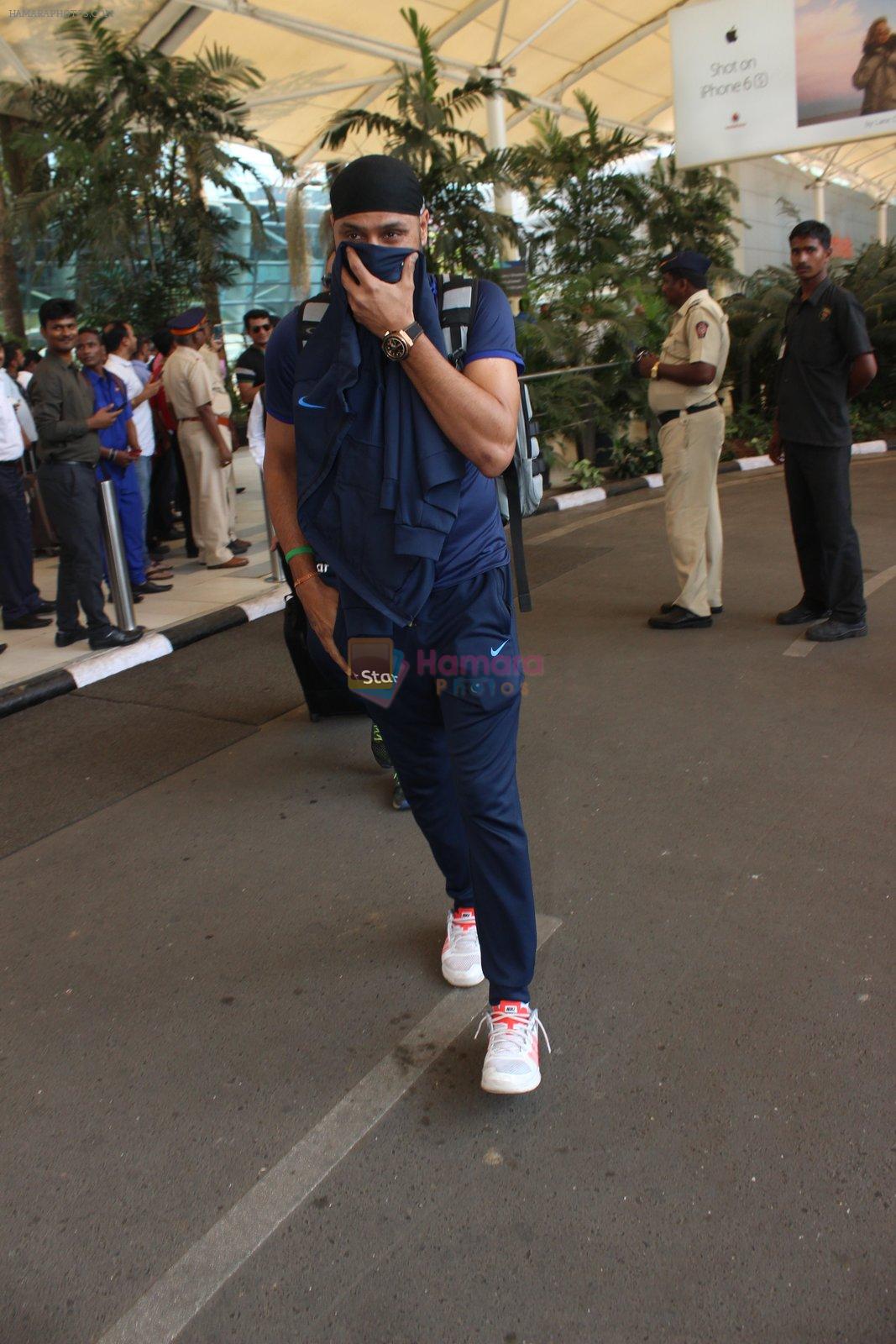 Harbhajan Singh snapped at airport on 11th March 2016