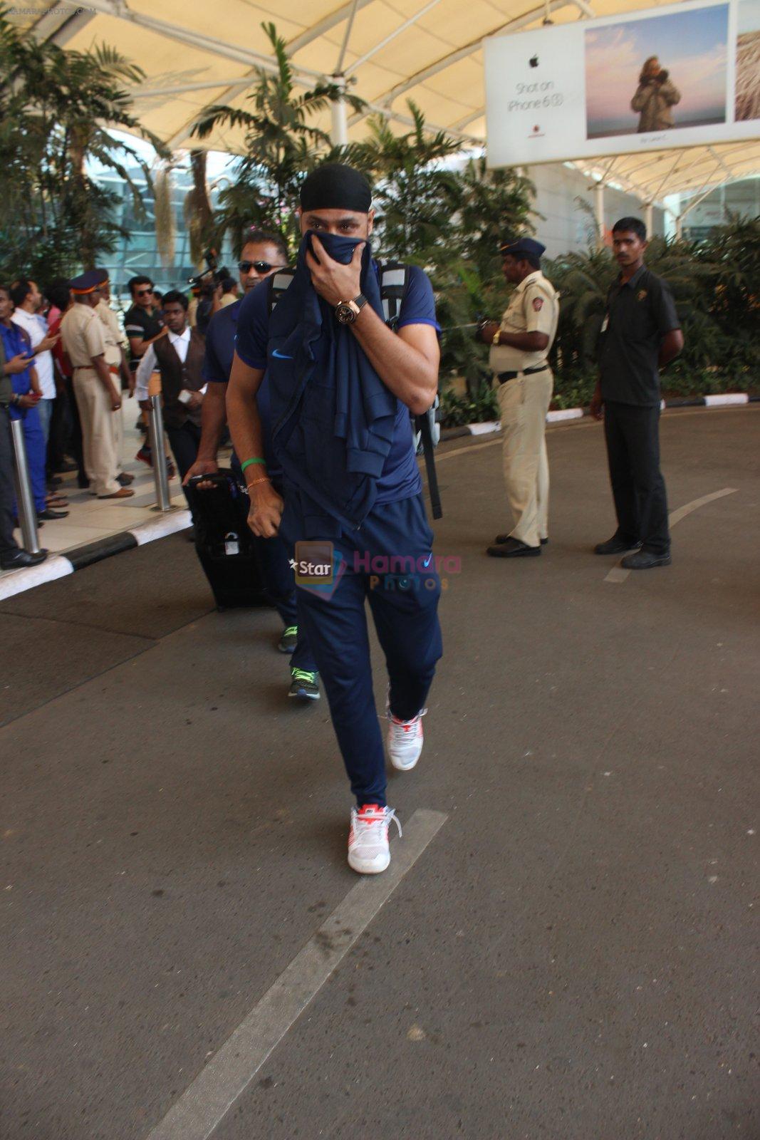 Harbhajan Singh snapped at airport on 11th March 2016