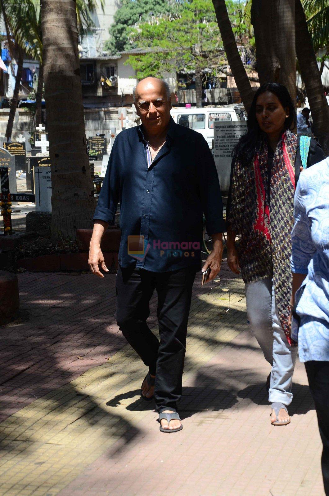 Mahesh Bhatt attend Emraan Hashmi's mothers funeral on 13th March 2016