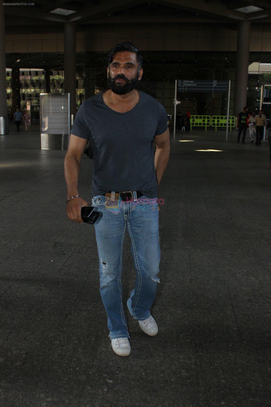 Sunil Shetty snapped at the airport on 12th March 2016