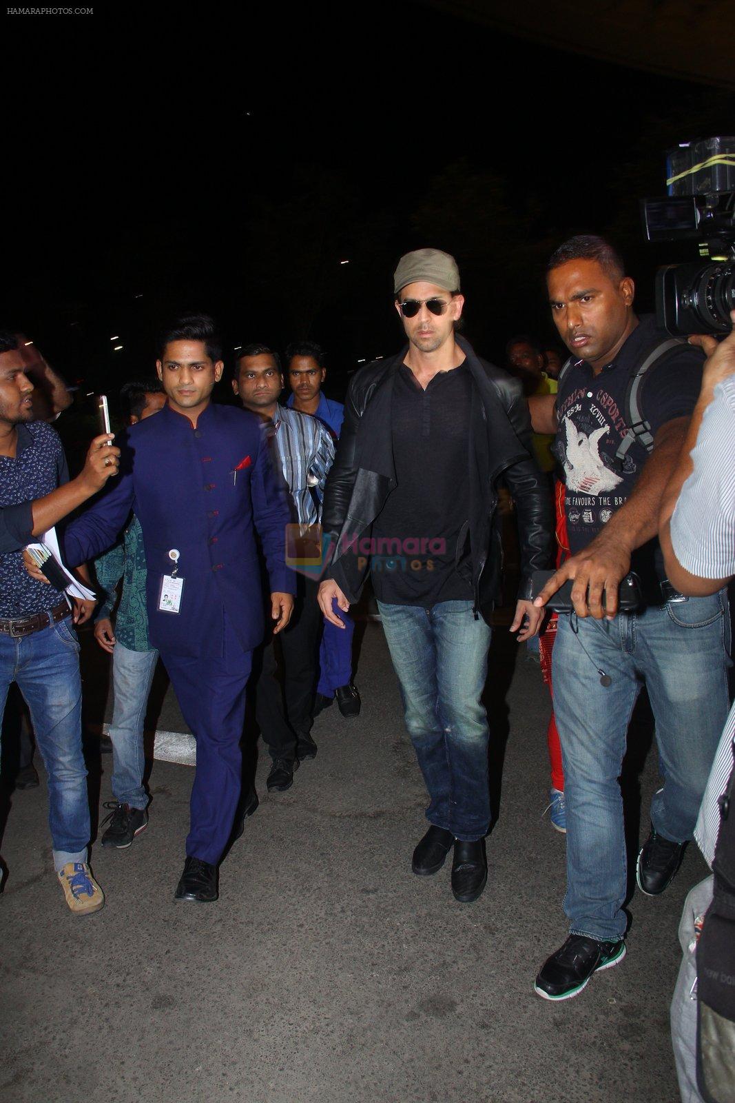 Hrithik Roshan leave for IIFA Awards press meet on 13th March 2016