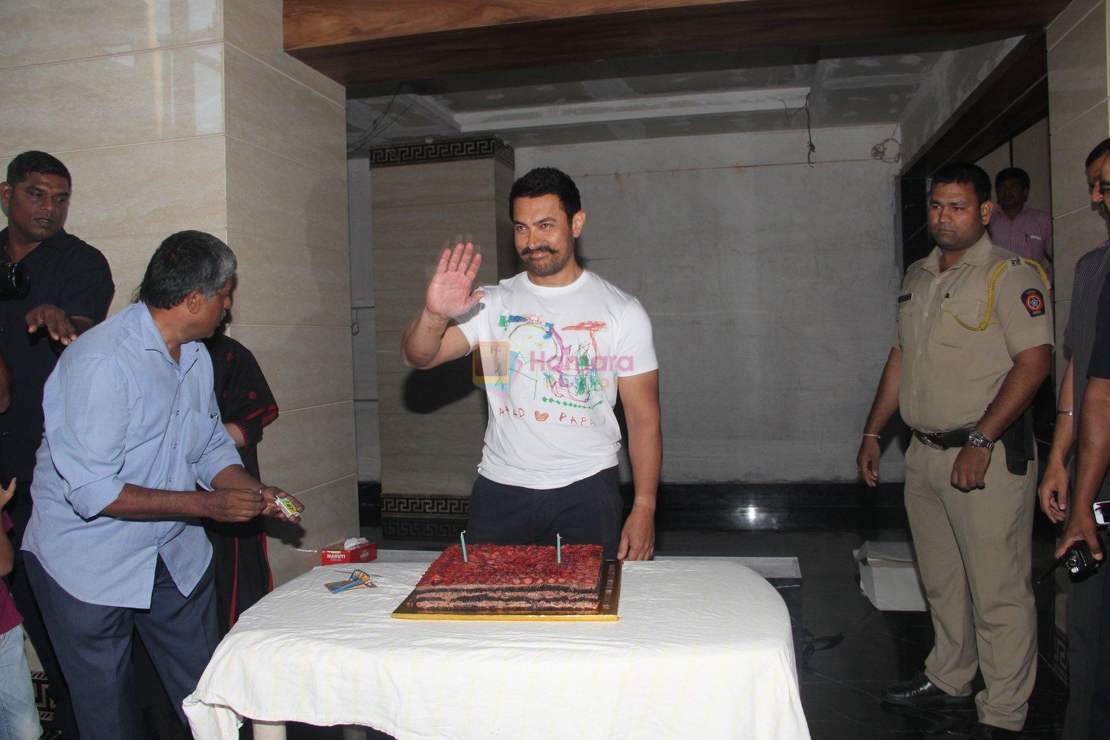 Aamir Khan celebrated his birthday with media on 14th March 2016