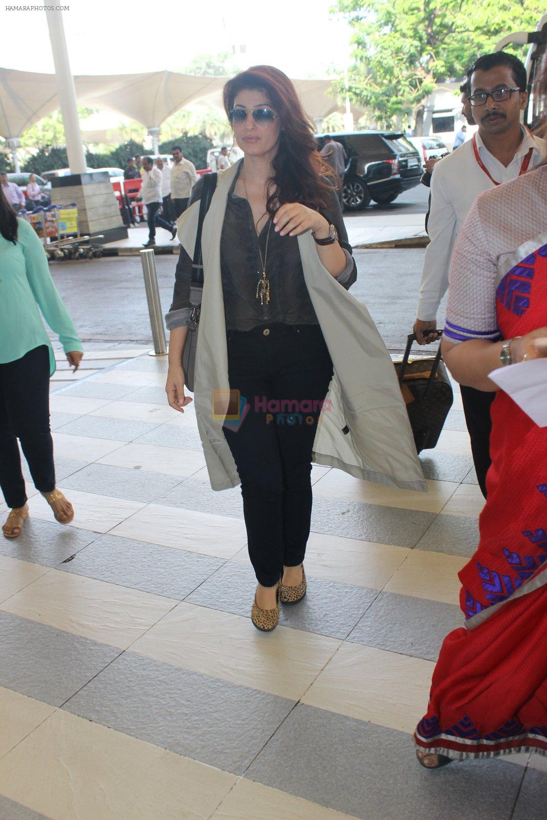 Twinkle Khanna snapped at airport on 14th March 2016