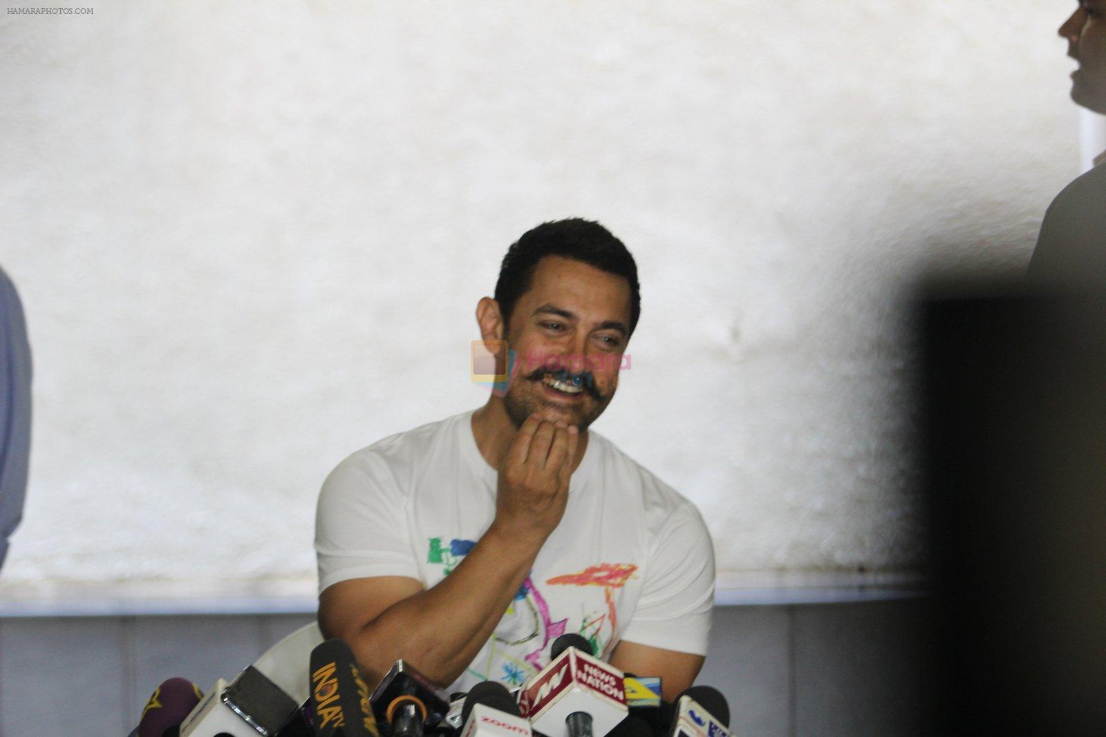 Aamir Khan celebrated his birthday with media on 14th March 2016
