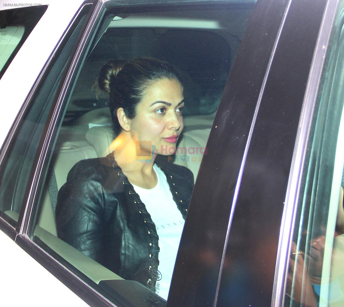 Amrita Arora at the dinner party in kareena house on 14th March 2016