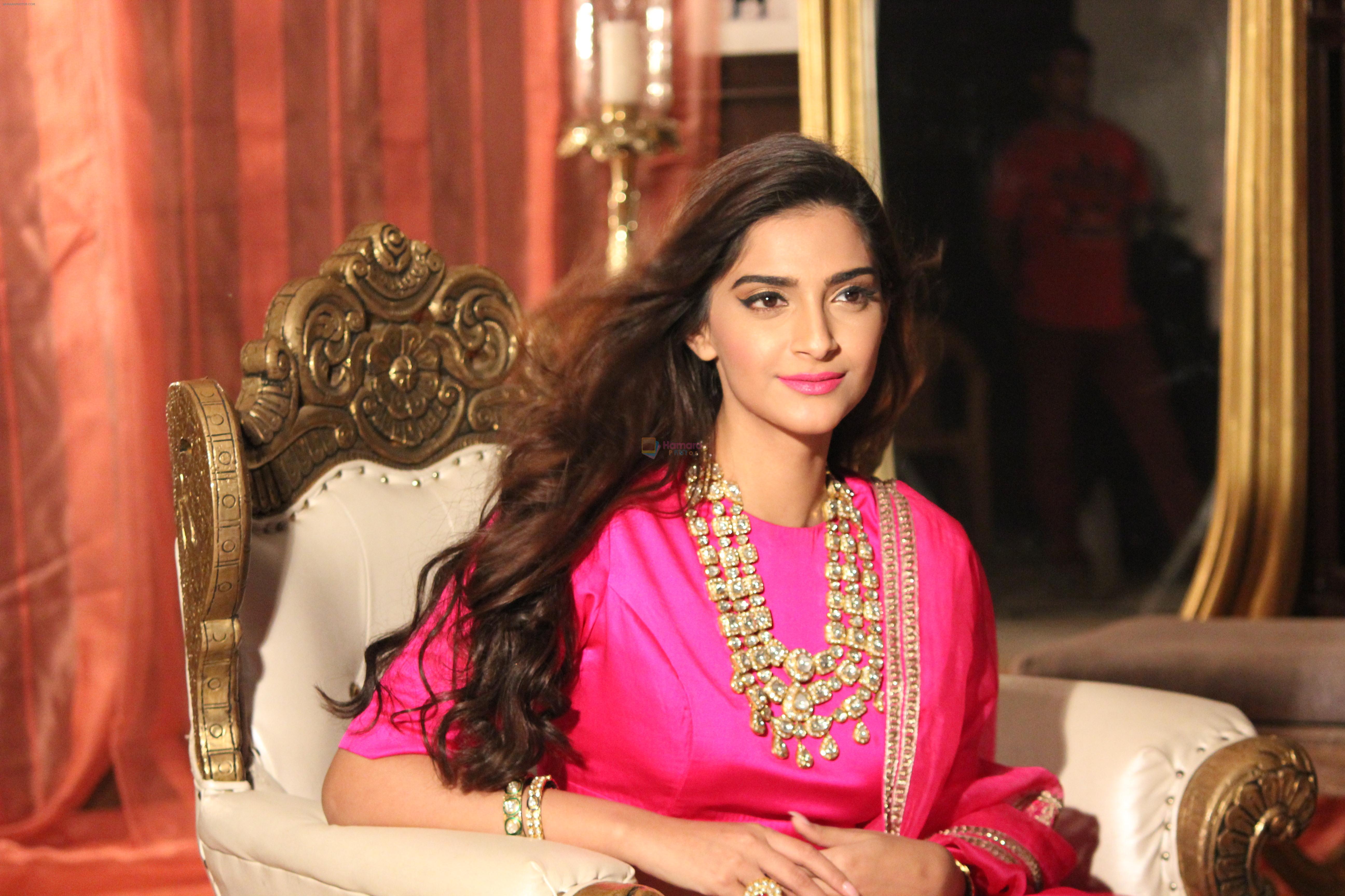 sonam kapoor shoots for kalyan jewellers at filmistan on 16th March 2016